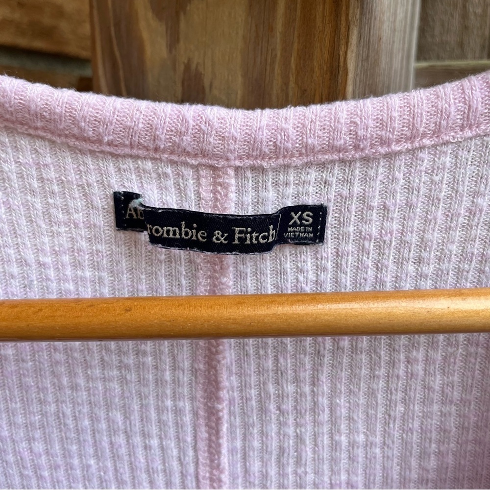 Abercrombie & Fitch Light Pink Ribbed Lettuce Hem Scoop Neck Baby Tee - Picture 2 of 3